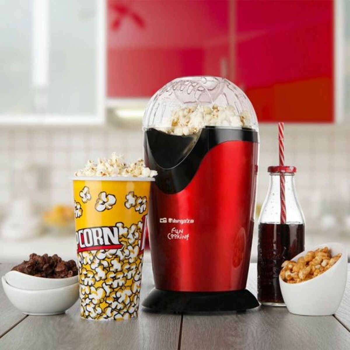 Stroj na popcorn Orbegozo 17676 ORB 1000 W